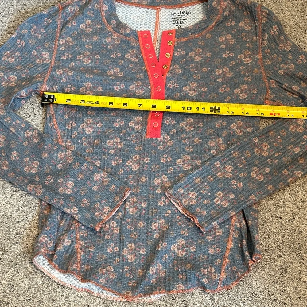 New Natural Life Reagan Thermal Henley ~ Slate Floral Blooms - Picture 5 of 8